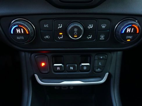 Used 2019 GMC Terrain SLE w/ Driver Convenience Package AWD/4WD image 15
