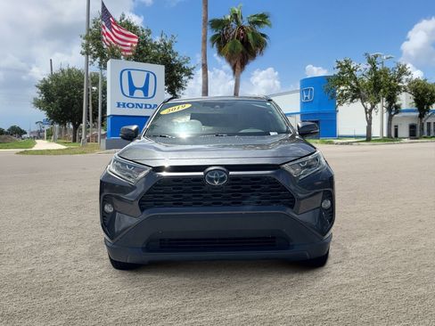 Used 2019 Toyota RAV4 XLE AWD/4WD image 2