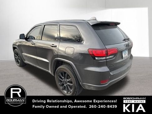 Used 2019 Jeep Grand Cherokee Altitude image 3