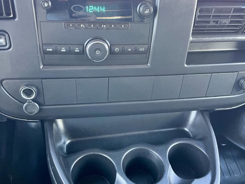 Used 2010 Chevrolet Express 2500 w/ Chrome Appearance Package image 11