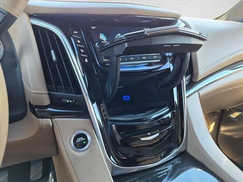 Used 2018 Cadillac Escalade ESV Platinum AWD/4WD image 16