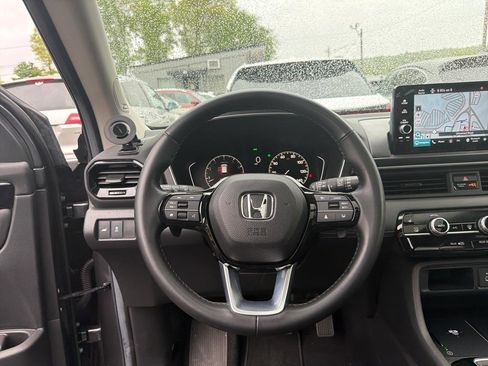 Used 2025 Honda Pilot Touring image 26