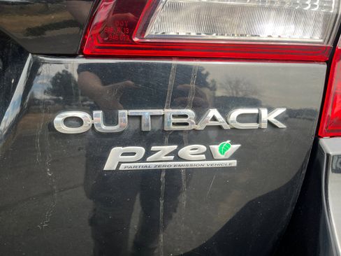 Used 2017 Subaru Outback 2.5i Premium AWD/4WD image 24