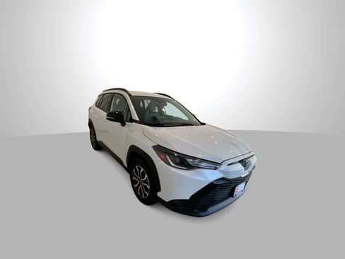 Used 2025 Toyota Corolla Cross AWD Hybrid image 2