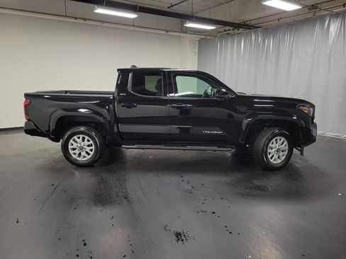Used 2025 Toyota Tacoma SR5 image 9
