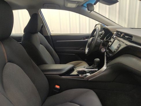 Used 2019 Toyota Camry LE FWD image 21