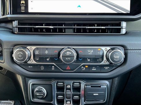 New 2026 Jeep Gladiator Mojave image 17