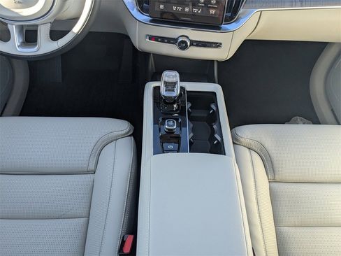 New 2026 Volvo XC90 B6 Ultra w/ Protection Package image 25