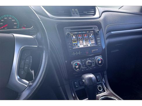 Used 2017 Chevrolet Traverse LT image 9