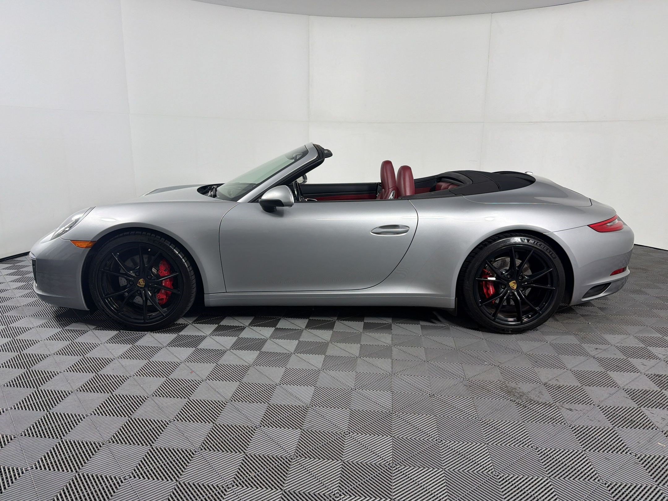 Certified 2019 Porsche 911 Carrera S RWD image 2