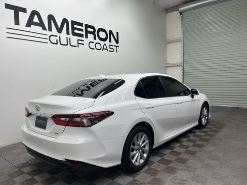 Used 2021 Toyota Camry LE image 7