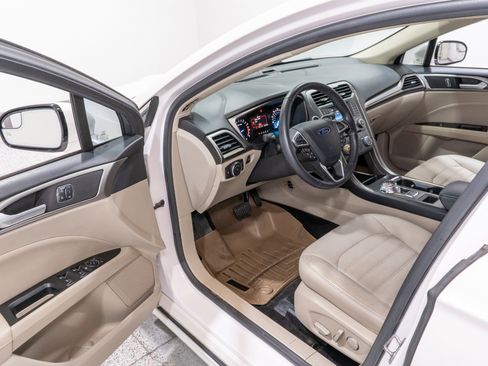 Used 2017 Ford Fusion SE image 12