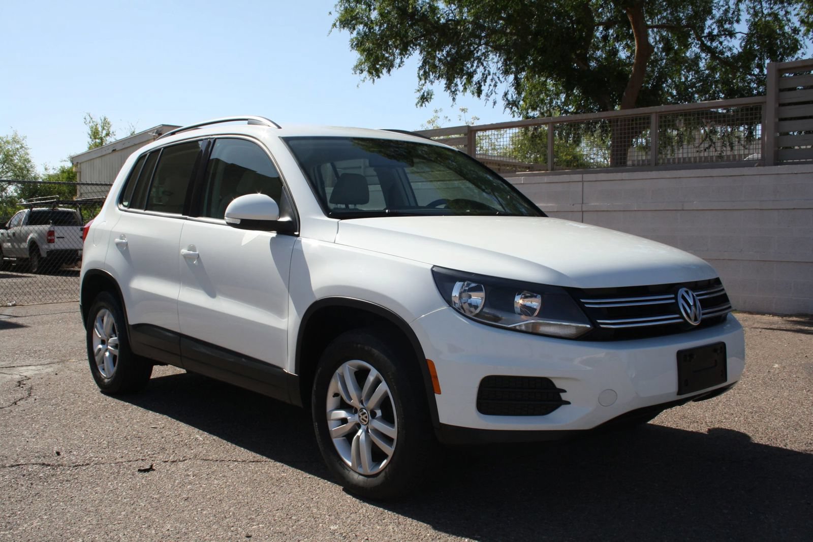 Used 2017 Volkswagen Tiguan S AWD/4WD image 2