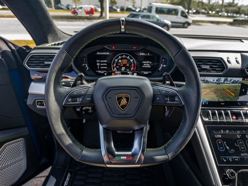 Used 2022 Lamborghini Urus image 21
