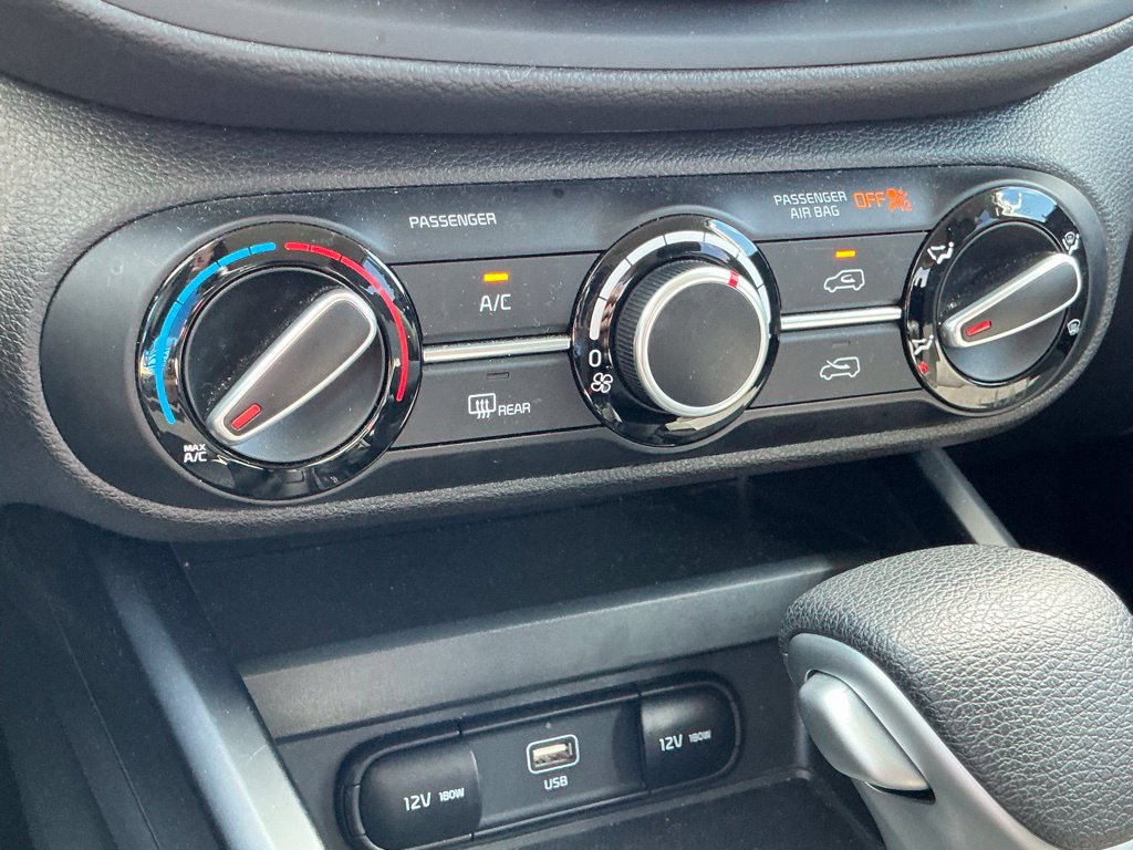 Used 2025 Kia Soul LX w/ LX Technology Package FWD image 36