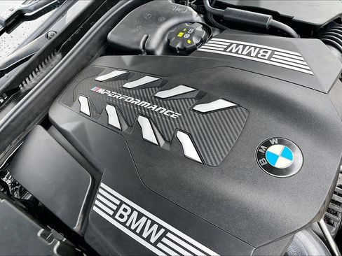 Used 2020 BMW M550i xDrive image 33