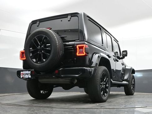 Used 2021 Jeep Wrangler Unlimited Sahara AWD/4WD image 40
