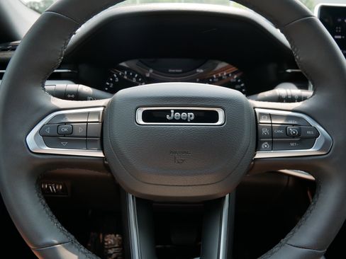 Used 2025 Jeep Compass Limited AWD/4WD image 23