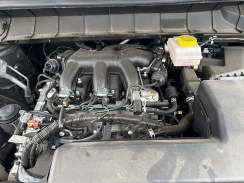 Used 2025 Nissan Pathfinder Platinum image 39