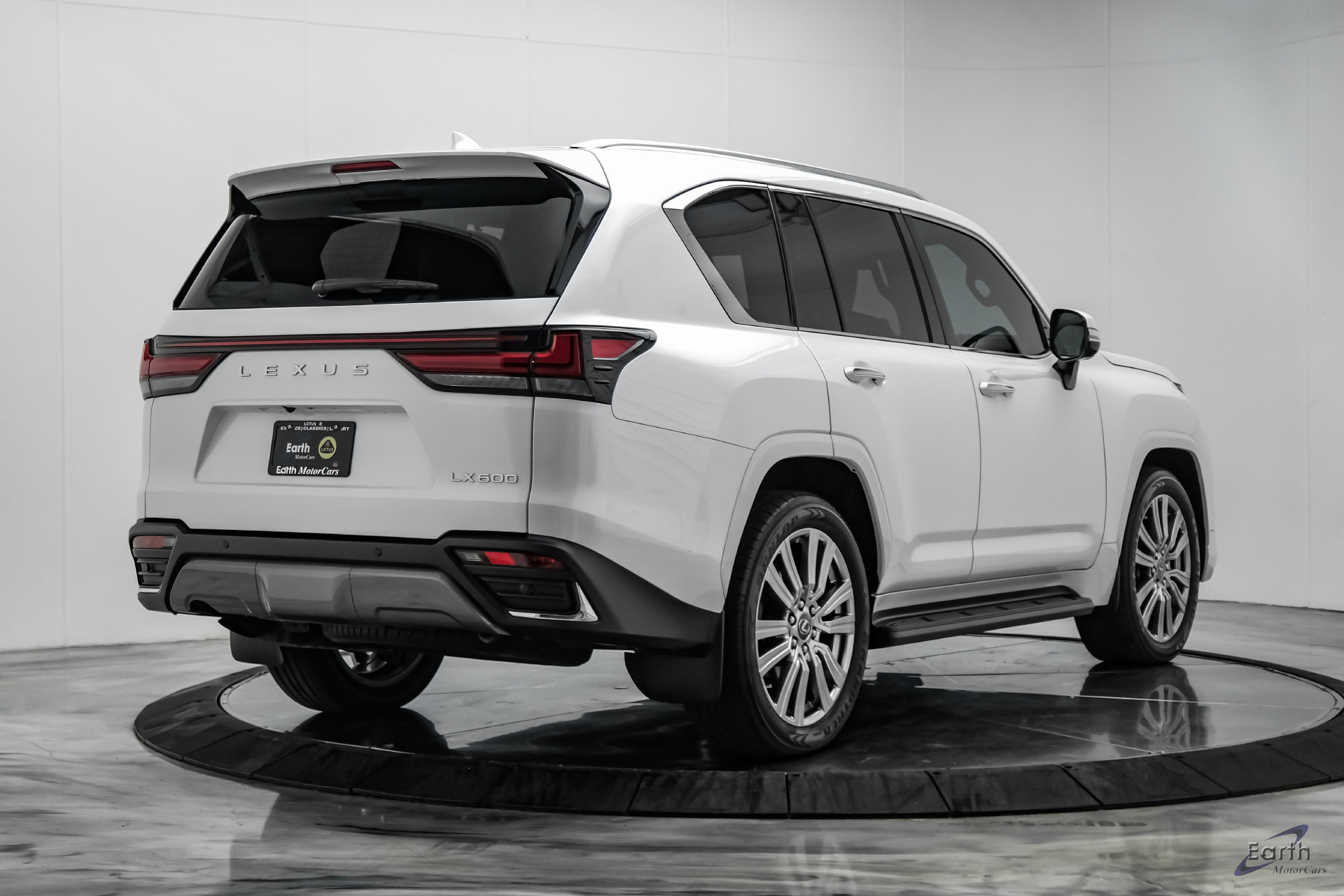 Used 2023 Lexus LX 600 4WD w/ Accessory Package (Z1) image 17