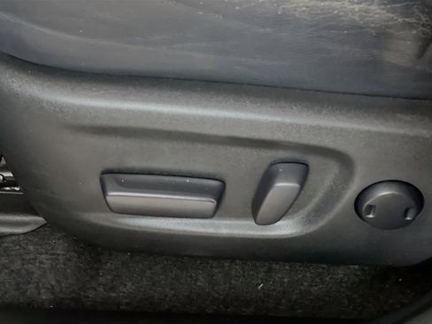 Used 2015 Toyota RAV4 Limited image 16