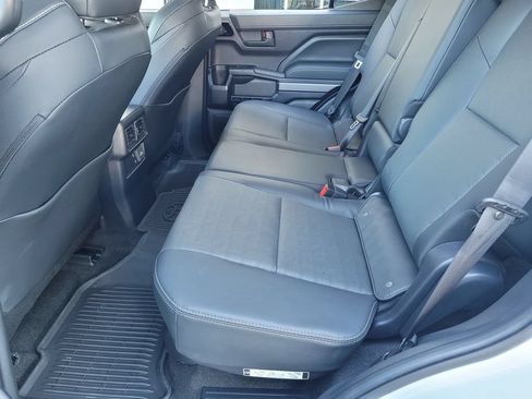Used 2025 Toyota 4Runner TRD Off-Road Premium AWD/4WD image 8