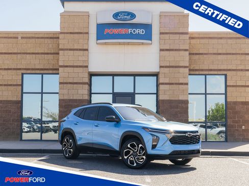 Used 2025 Chevrolet Trax RS FWD image 1