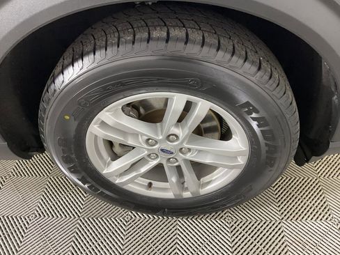 Used 2022 Ford Explorer XLT w/ Equipment Group 202A image 11