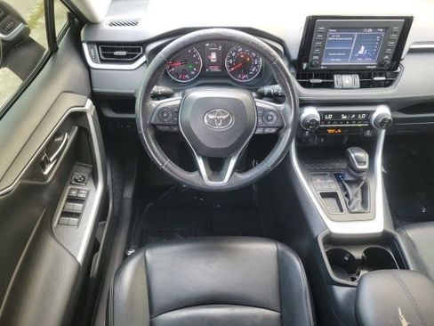 Used 2020 Toyota RAV4 XLE Premium FWD image 14