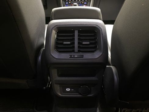 Used 2024 Volkswagen Tiguan Wolfsburg Edition image 39