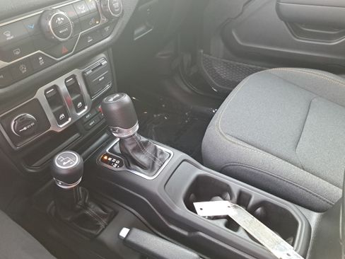Used 2025 Jeep Wrangler Sport AWD/4WD image 21