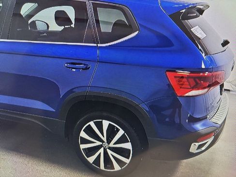 Used 2024 Volkswagen Taos SE w/ Panoramic Sunroof Package image 6