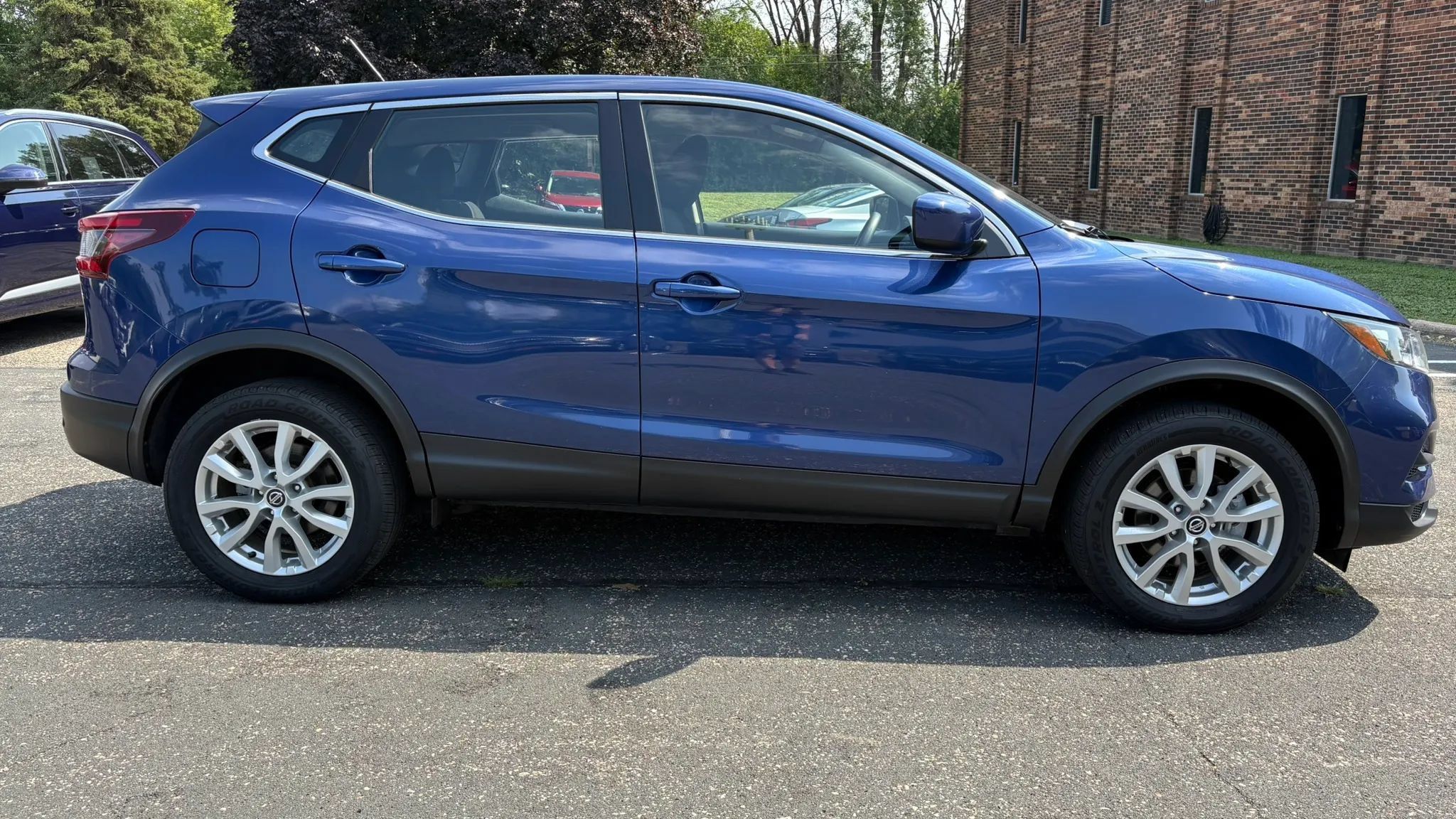 Used 2022 Nissan Rogue Sport S FWD image 12