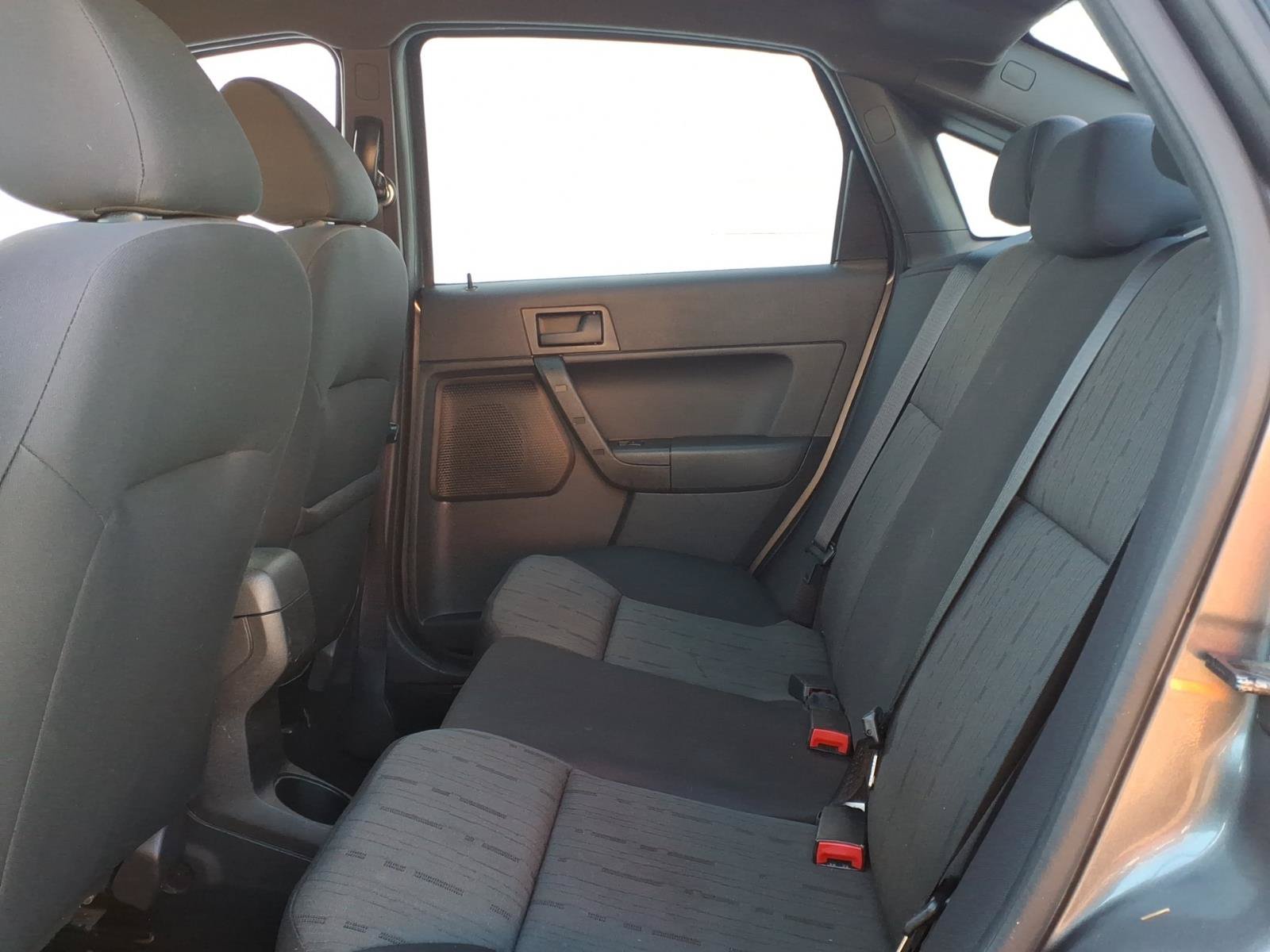 Used 2011 Ford Focus SE w/ Sedan SE Appearance Pkg FWD image 8