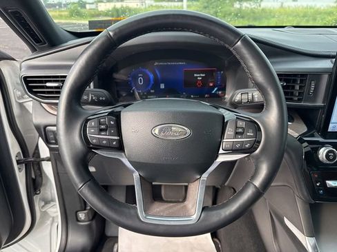 Used 2023 Ford Explorer Platinum w/ Technology Package image 26
