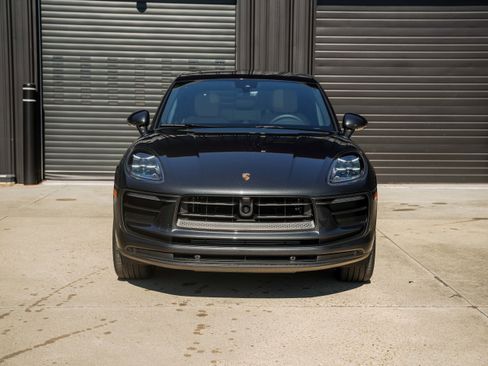 Certified 2025 Porsche Macan image 6