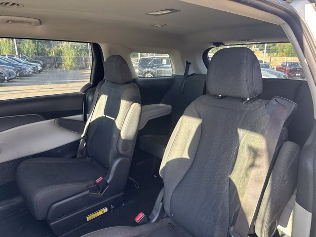 Used 2024 Kia Carnival LX FWD image 13