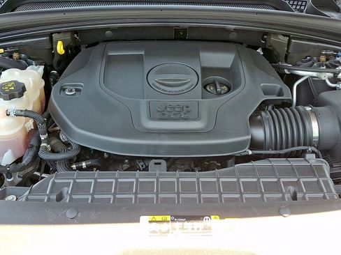 Used 2022 Jeep Grand Cherokee L Summit w/ Luxury Tech Group V AWD/4WD image 28