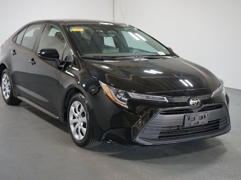 Certified 2023 Toyota Corolla LE image 3