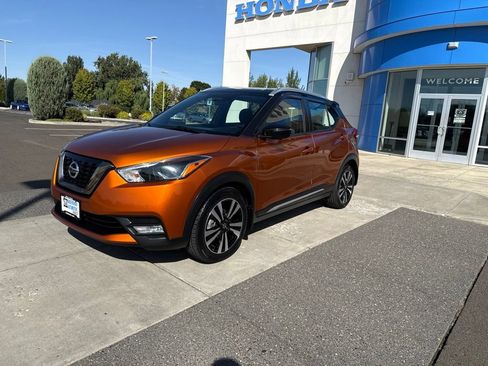Used 2019 Nissan Kicks SR FWD image 13
