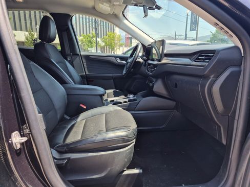 Used 2025 Ford Escape SE FWD image 32