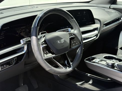 Used 2024 Cadillac Lyriq Luxury AWD/4WD image 17