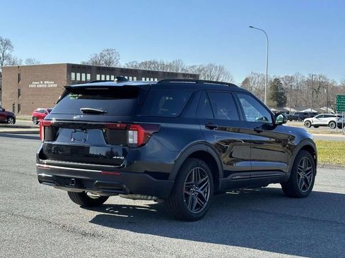 Used 2025 Ford Explorer ST-Line w/ ST-Line Street Pack image 5