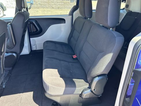 Used 2019 Dodge Grand Caravan SE w/ UConnect Hands-Free Group FWD image 22