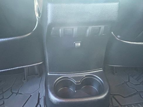 Used 2015 Jeep Wrangler Unlimited Rubicon AWD/4WD image 18