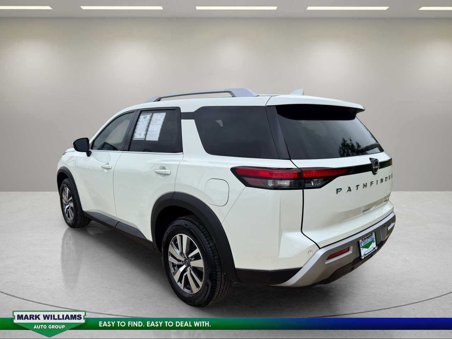 Used 2023 Nissan Pathfinder SL AWD/4WD image 4