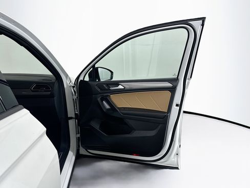 Used 2024 Volkswagen Tiguan SE R-Line image 33