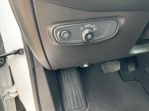 Used 2023 Chevrolet Equinox LT image 9