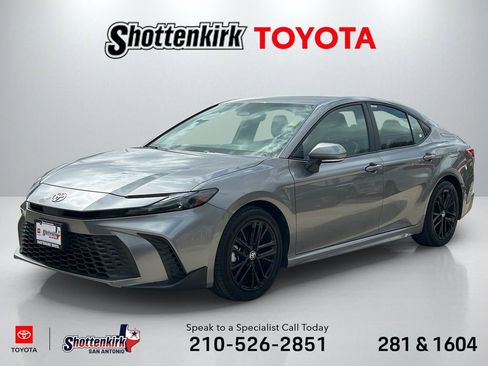 Certified 2025 Toyota Camry SE FWD image 1