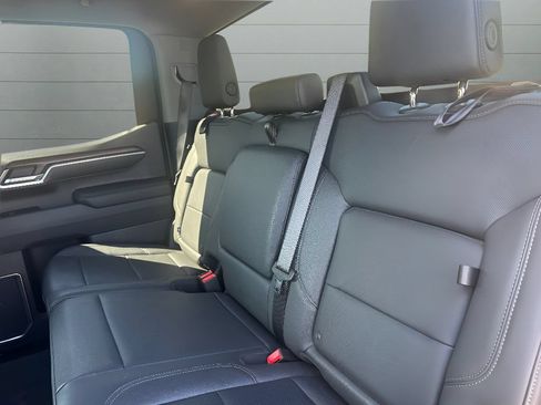 Used 2025 GMC Sierra 1500 SLT AWD/4WD image 13